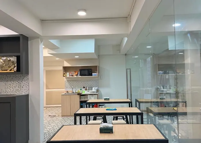 Via Si Phraya Hostel *
