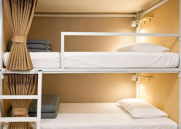 Hostel Via Si Phraya